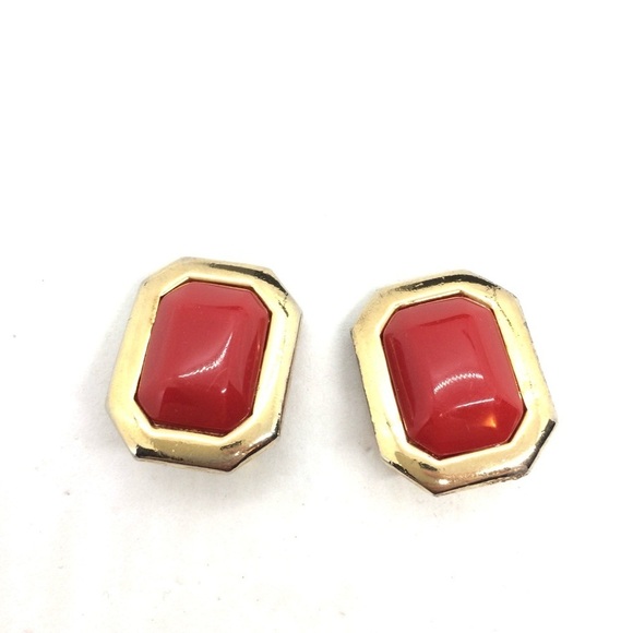 3/$30 VINTAGE GINNIE JOHANSEN RED PLASTIC CLIP ON EARRINGS GOLD TONE RECTANGLE - Picture 10 of 17